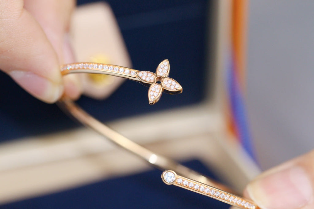 LOUIS VUITTON IDYLLE PINK GOLD OPEN BRACELET DIAMOND PAVED