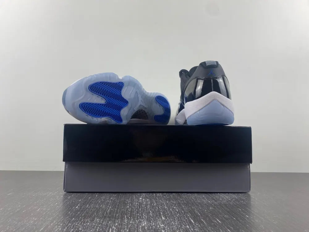 Air Jordan 11 Low IE Space Jam - Hình 11