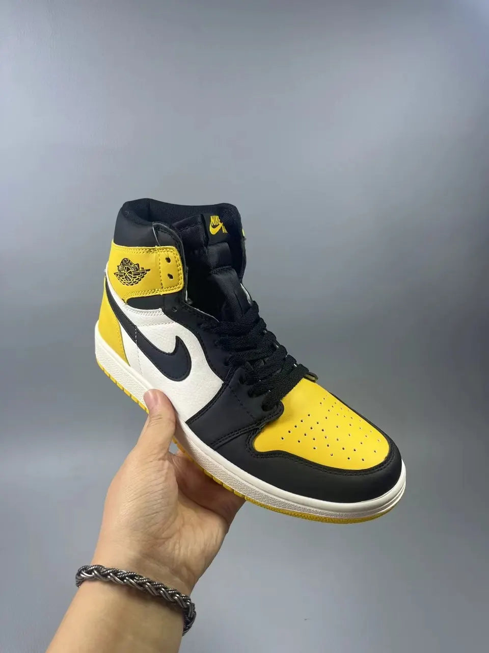 Air Jordan 1 Retro High Taxi Yellow - Hình 4