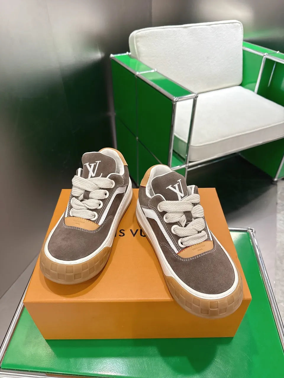 LV Brown Suede Sneaker - Hình 2