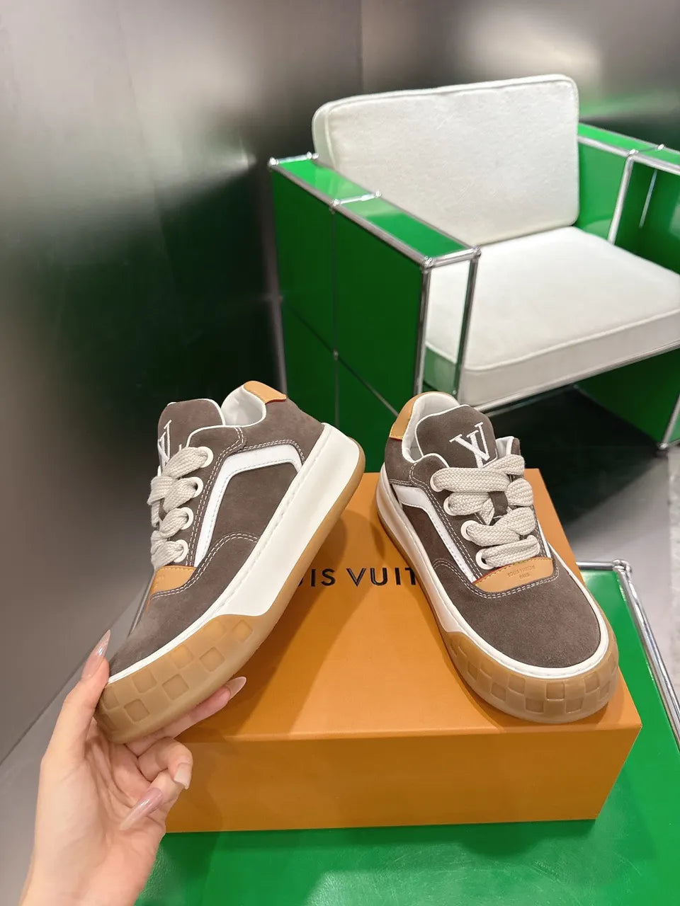 LV Brown Suede Sneaker - Hình 3