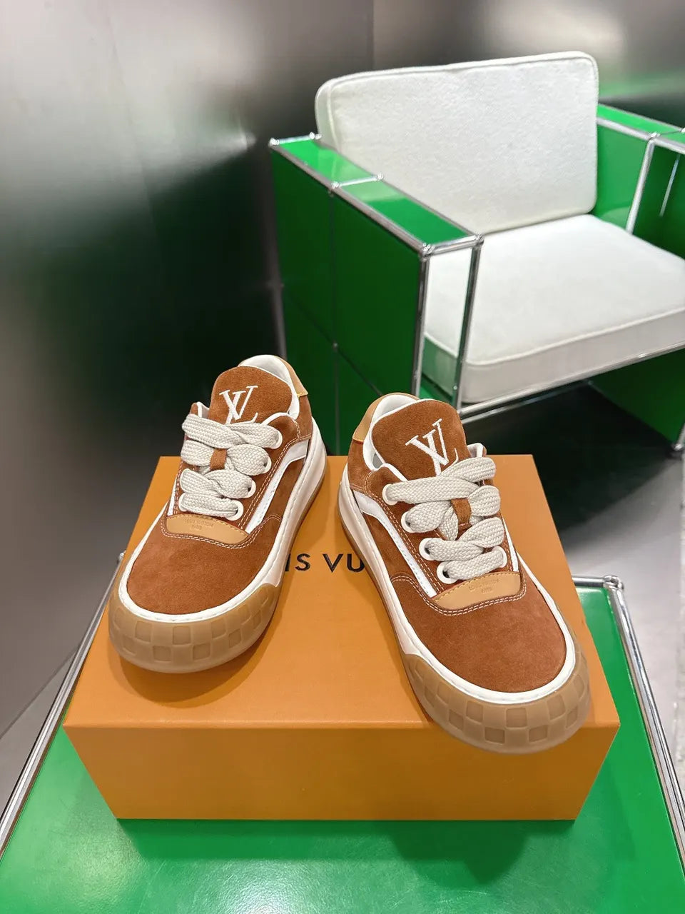 Louis Vuitton Brown Suede Skate - Hình 2