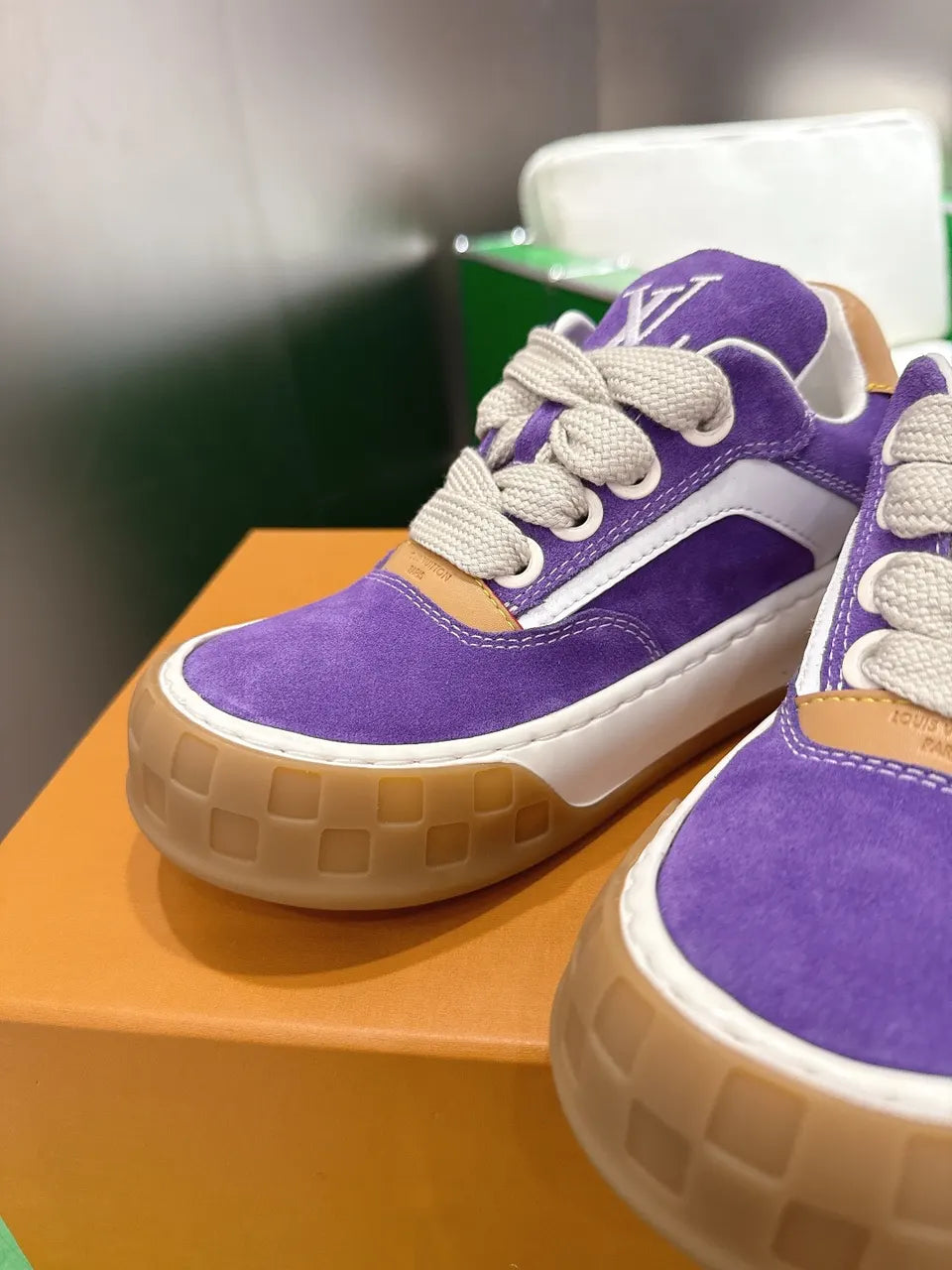 Louis Vuitton Purple Suede Trainer - Hình 6