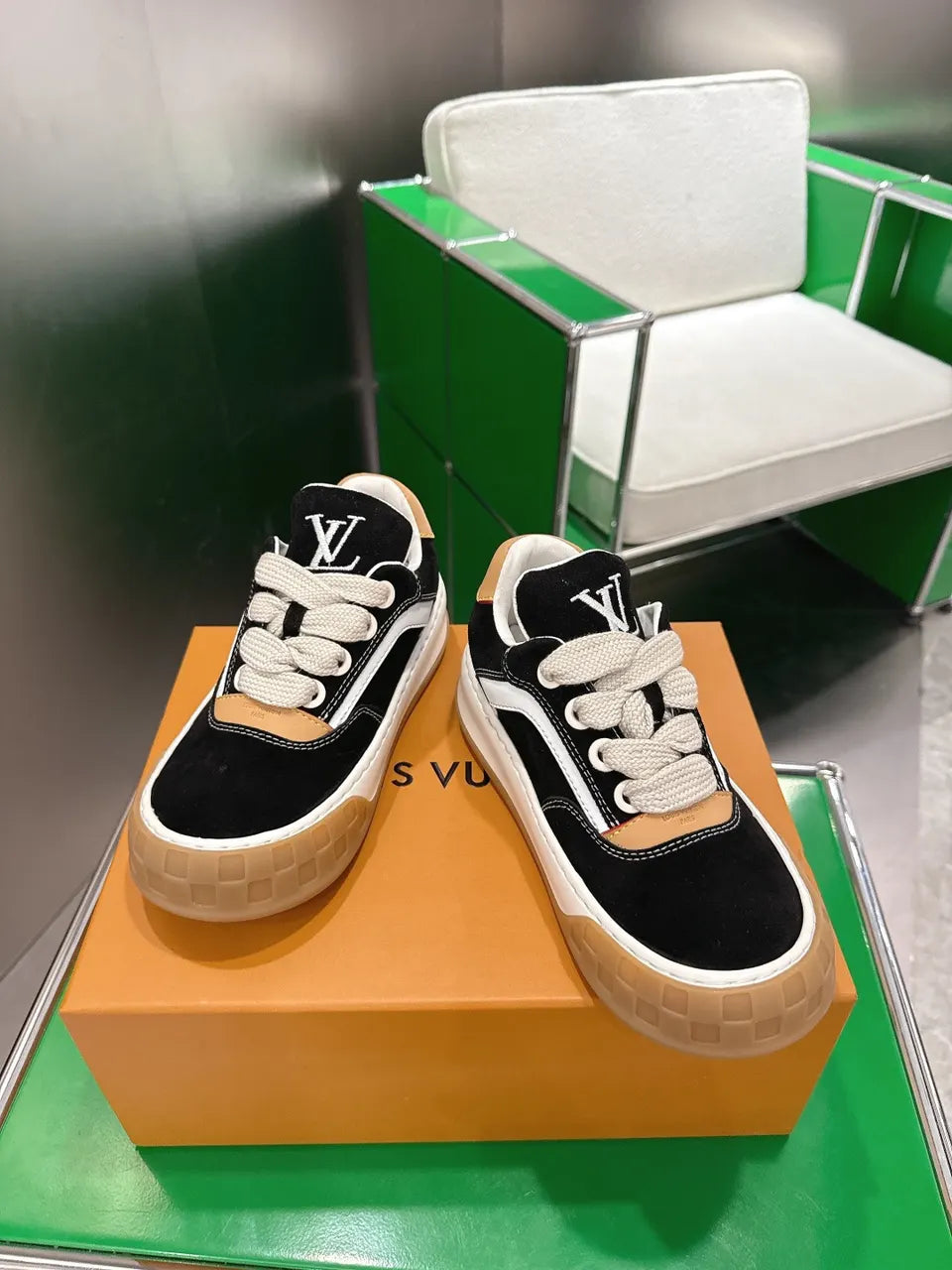 designer LV Black Suede Platform Sneakers - Hình 2