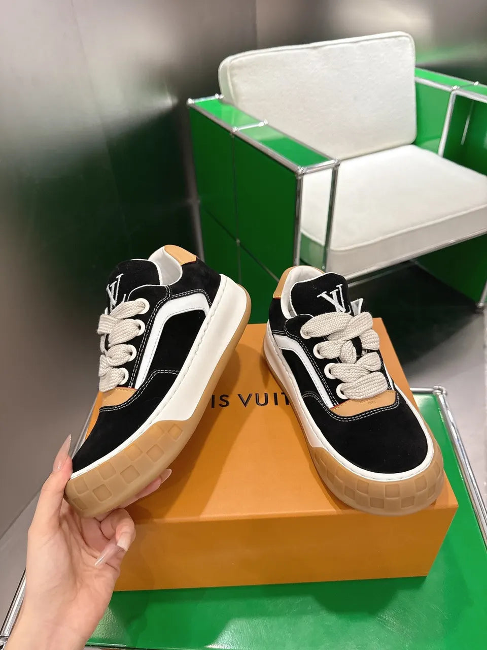 designer LV Black Suede Platform Sneakers - Hình 3
