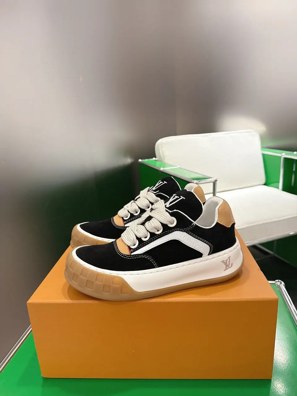 designer LV Black Suede Platform Sneakers - Hình 4