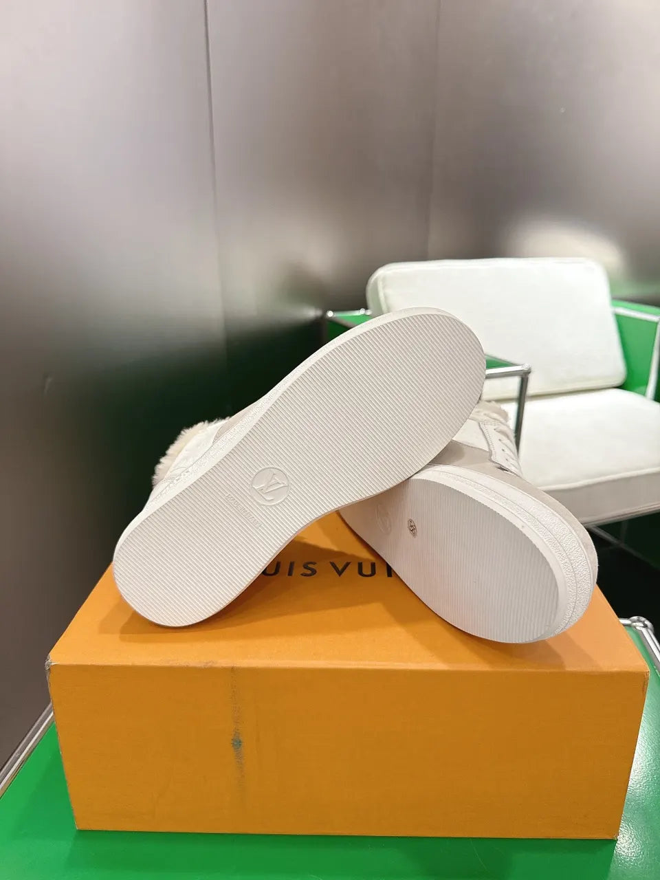 LV White Leather Fur Sneaker - Hình 9