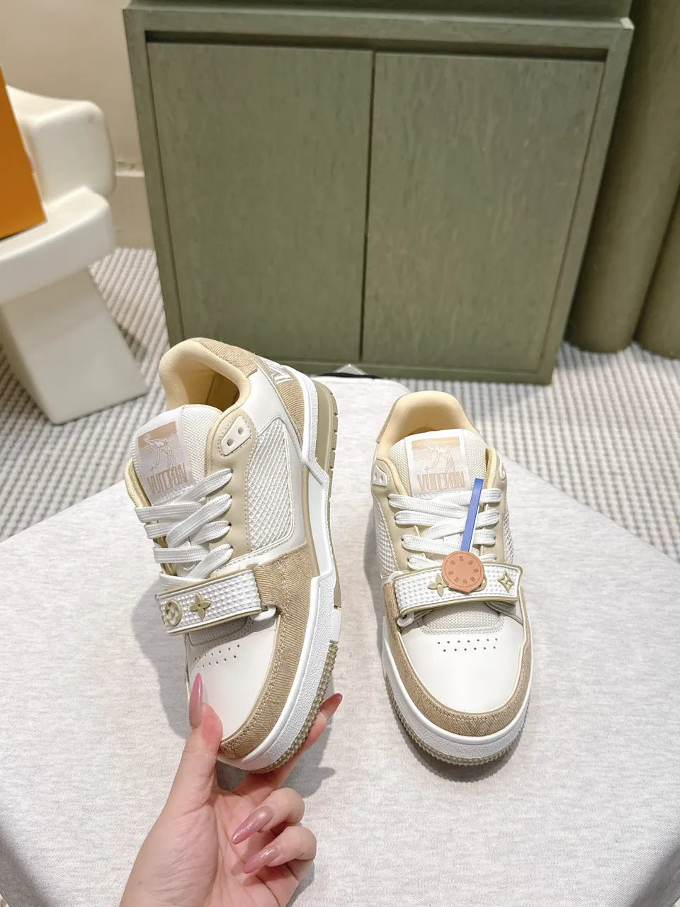 LV Trainer Beige Monogram - Hình 2