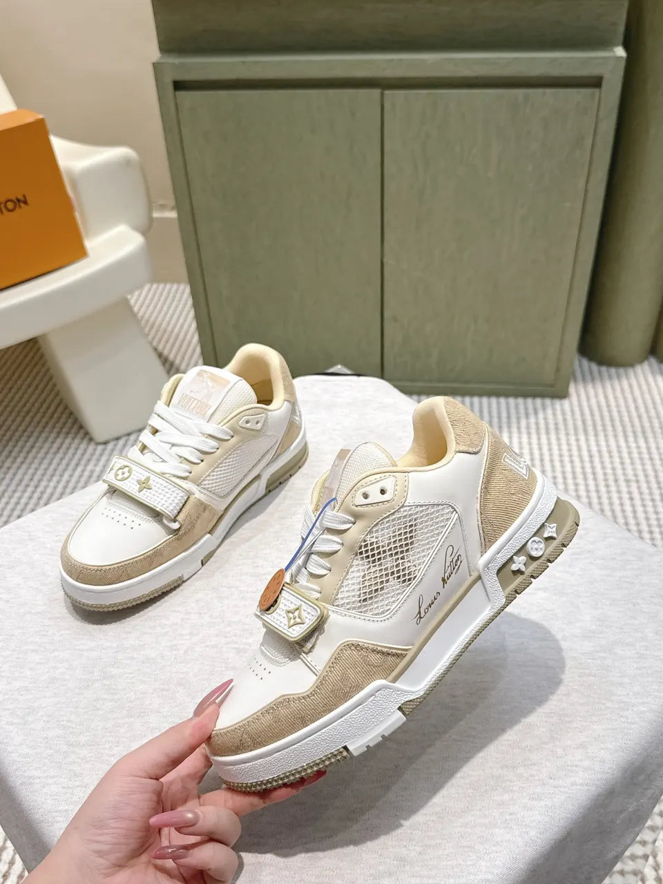 LV Trainer Beige Monogram - Hình 3