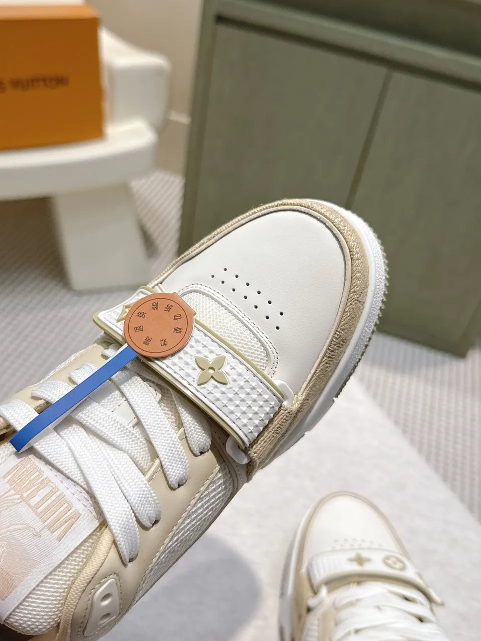 LV Trainer Beige Monogram - Hình 4