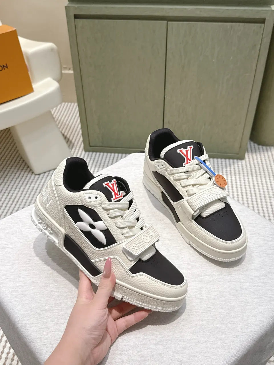 LV Black White Leather Trainer - Hình 3