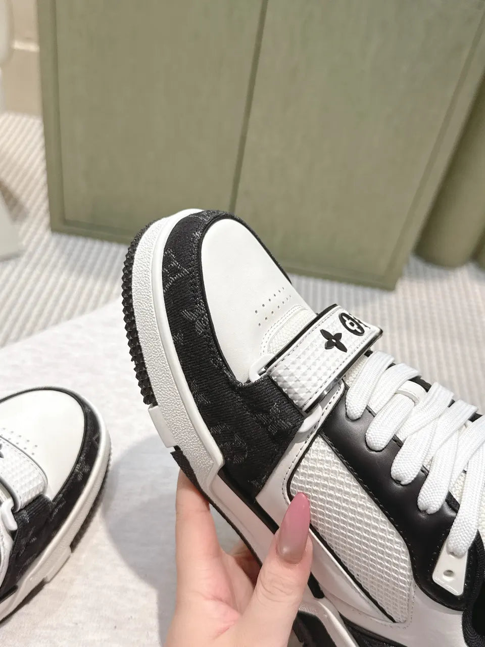 black LV White Leather Sneakers - Hình 4