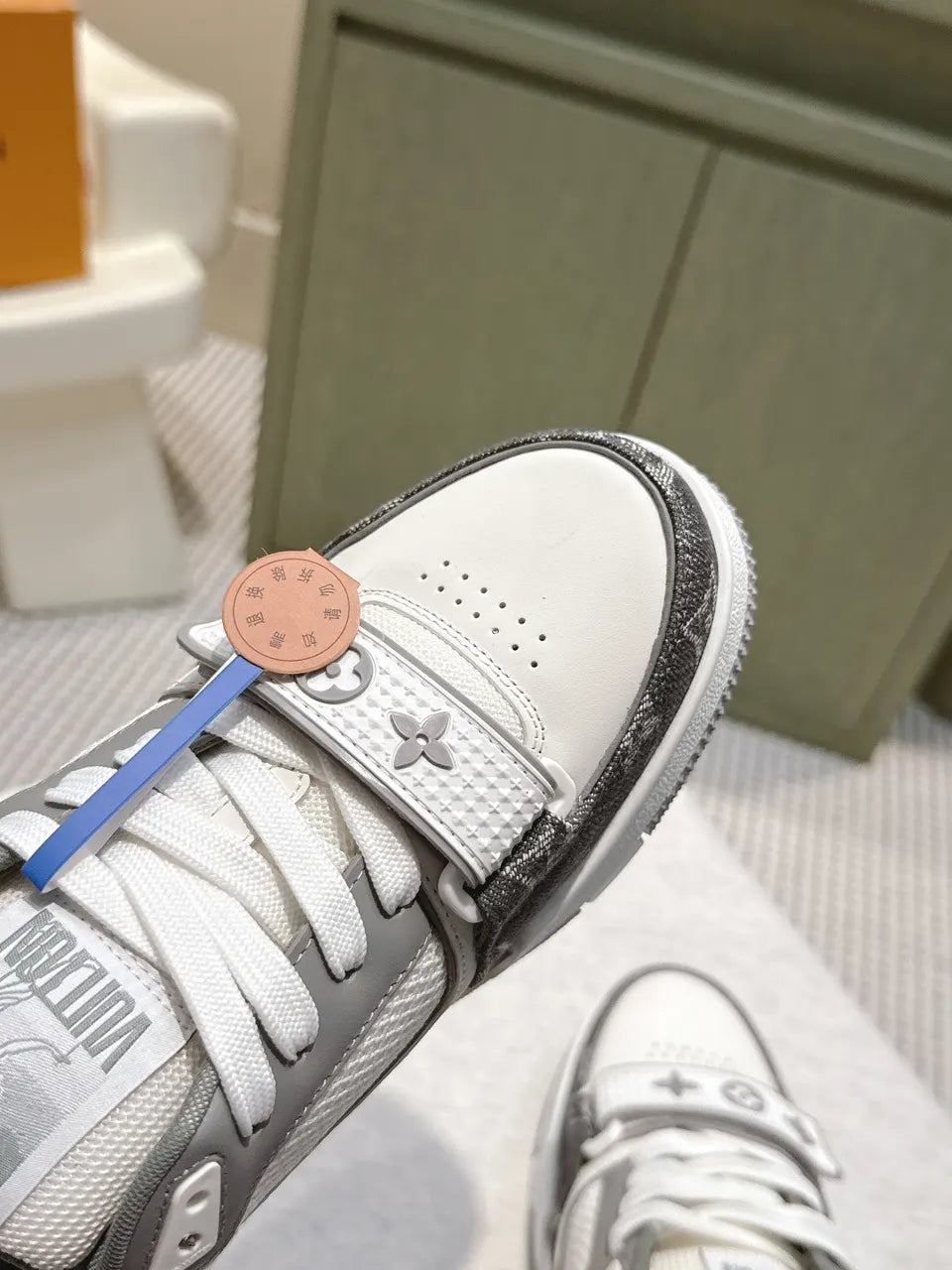 LV White Grey Trainer Sneakers - Hình 4