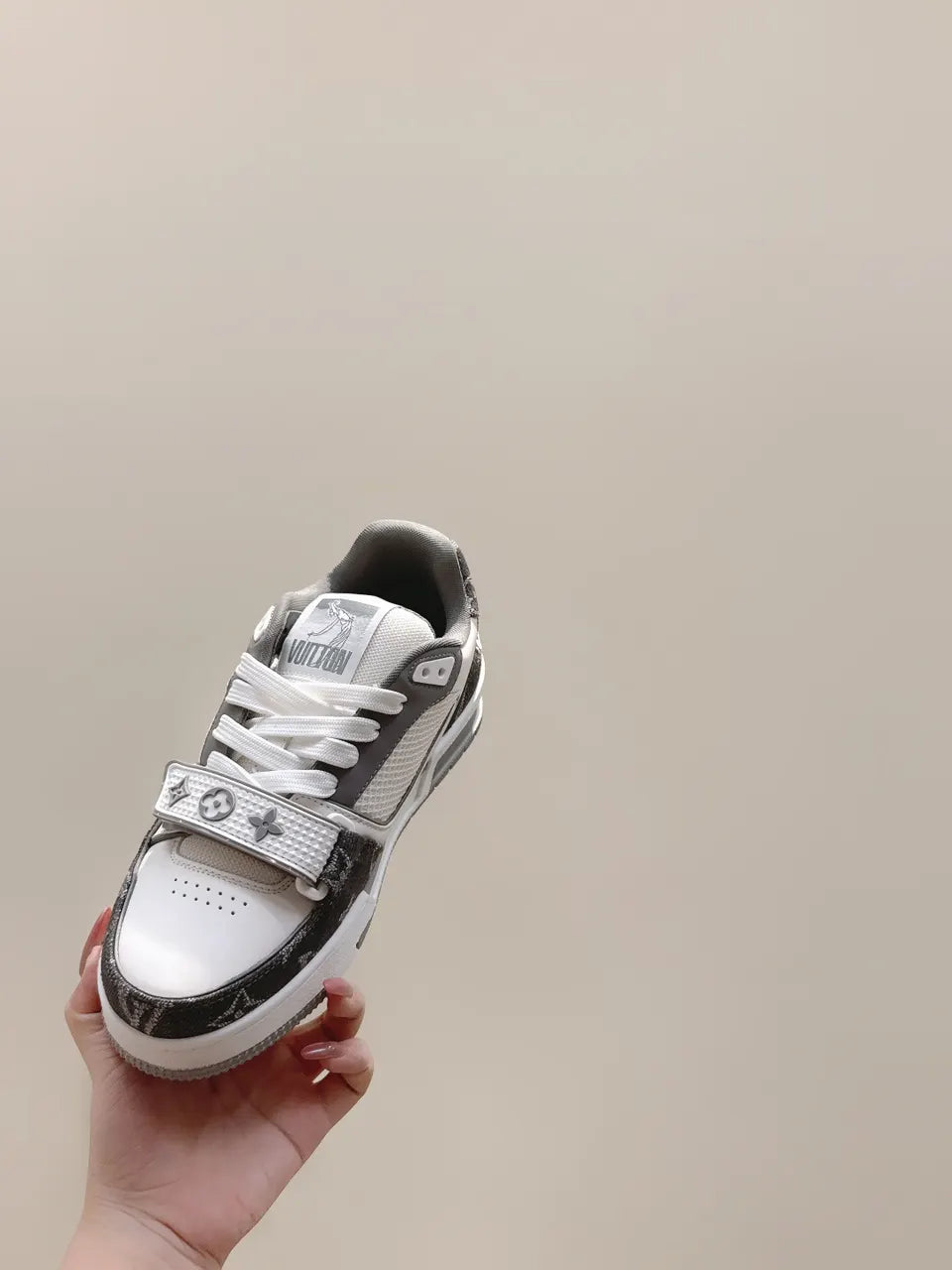 LV White Grey Trainer Sneakers - Hình 9