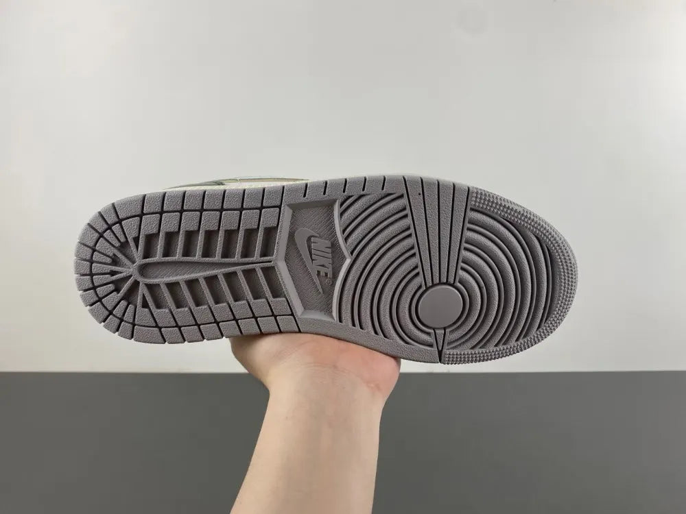 premium Air Jordan 1 Low Pine Green - Hình 8