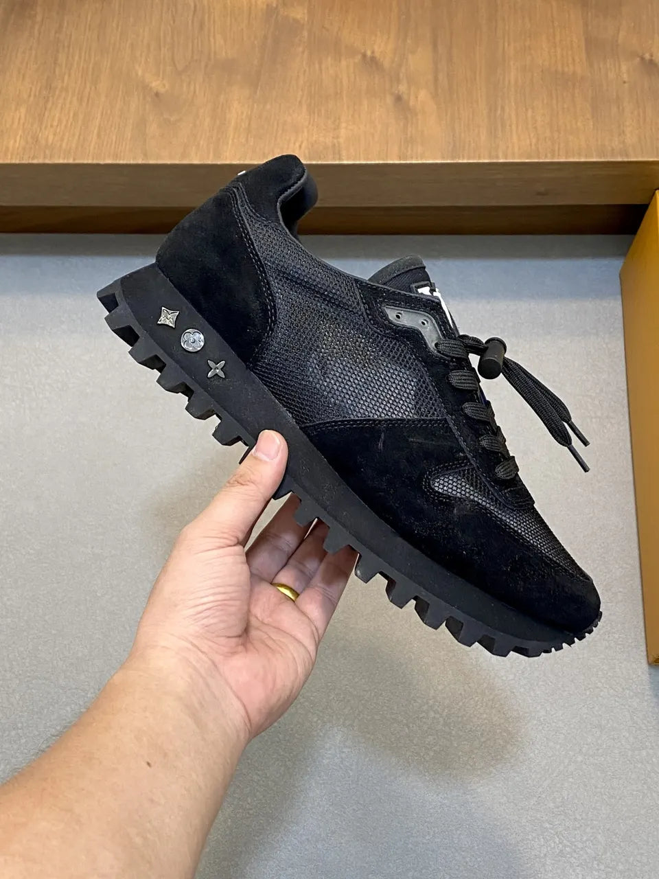 designer LV Black Suede Trainer - Hình 3