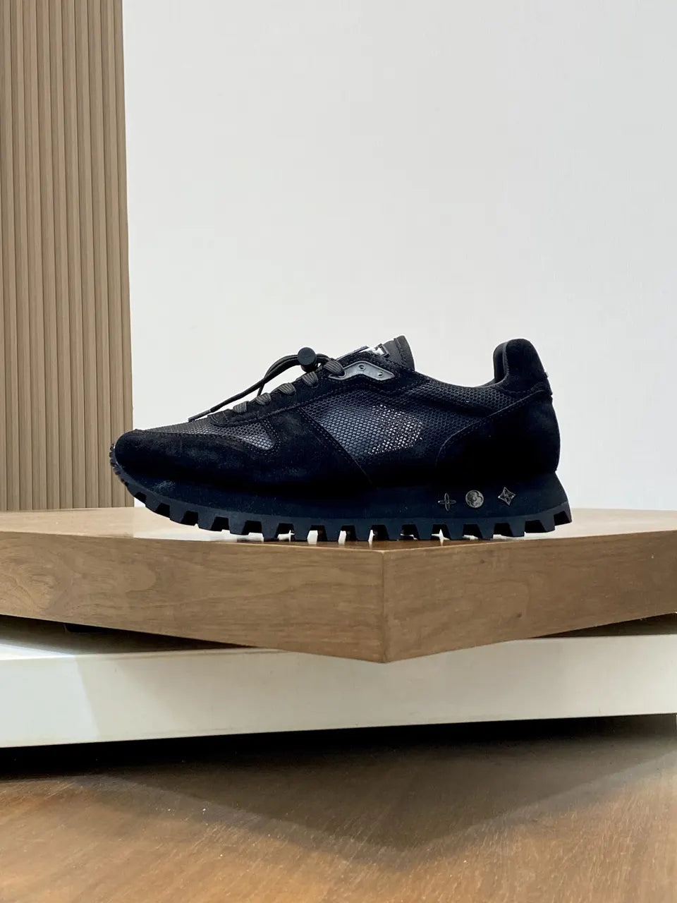 designer LV Black Suede Trainer - Hình 2