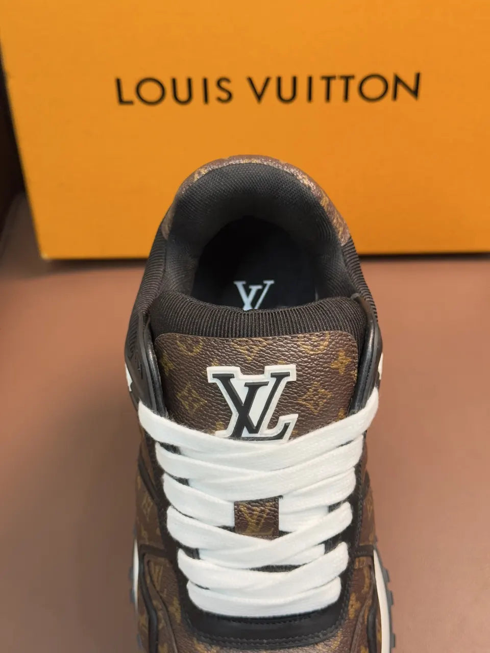 LV Brown Monogram Runner - Hình 6