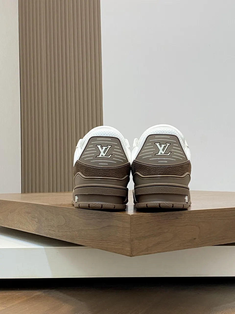 LV Trainer Brown & White - Hình 8