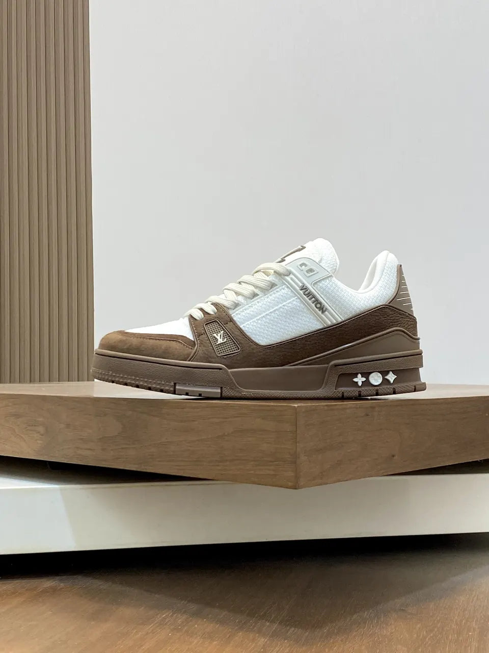 LV Trainer Brown & White - Hình 2