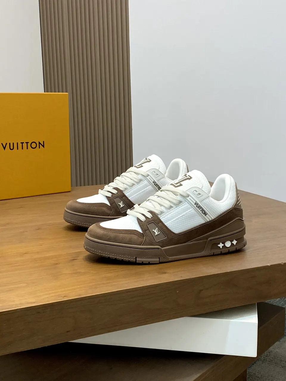 LV Trainer Brown & White - Hình 3