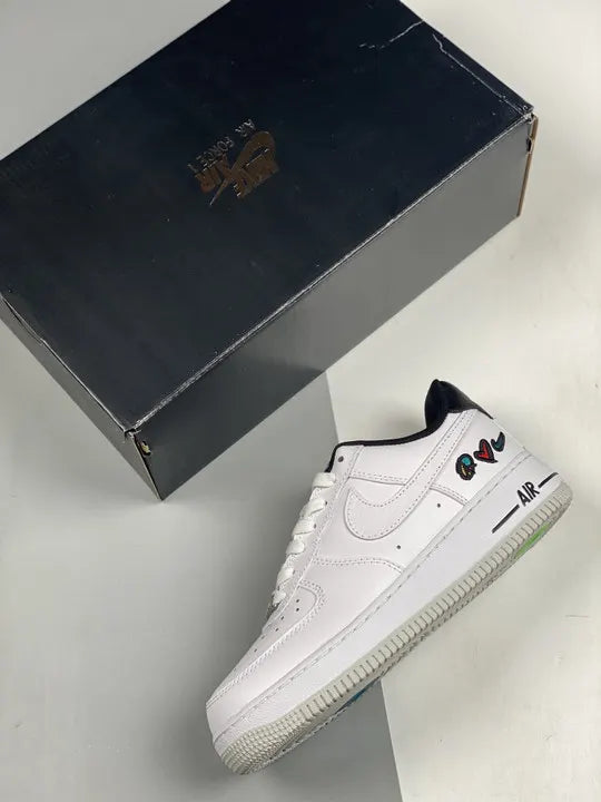 white leather Nike Air Force 1 LV8 - Hình 4