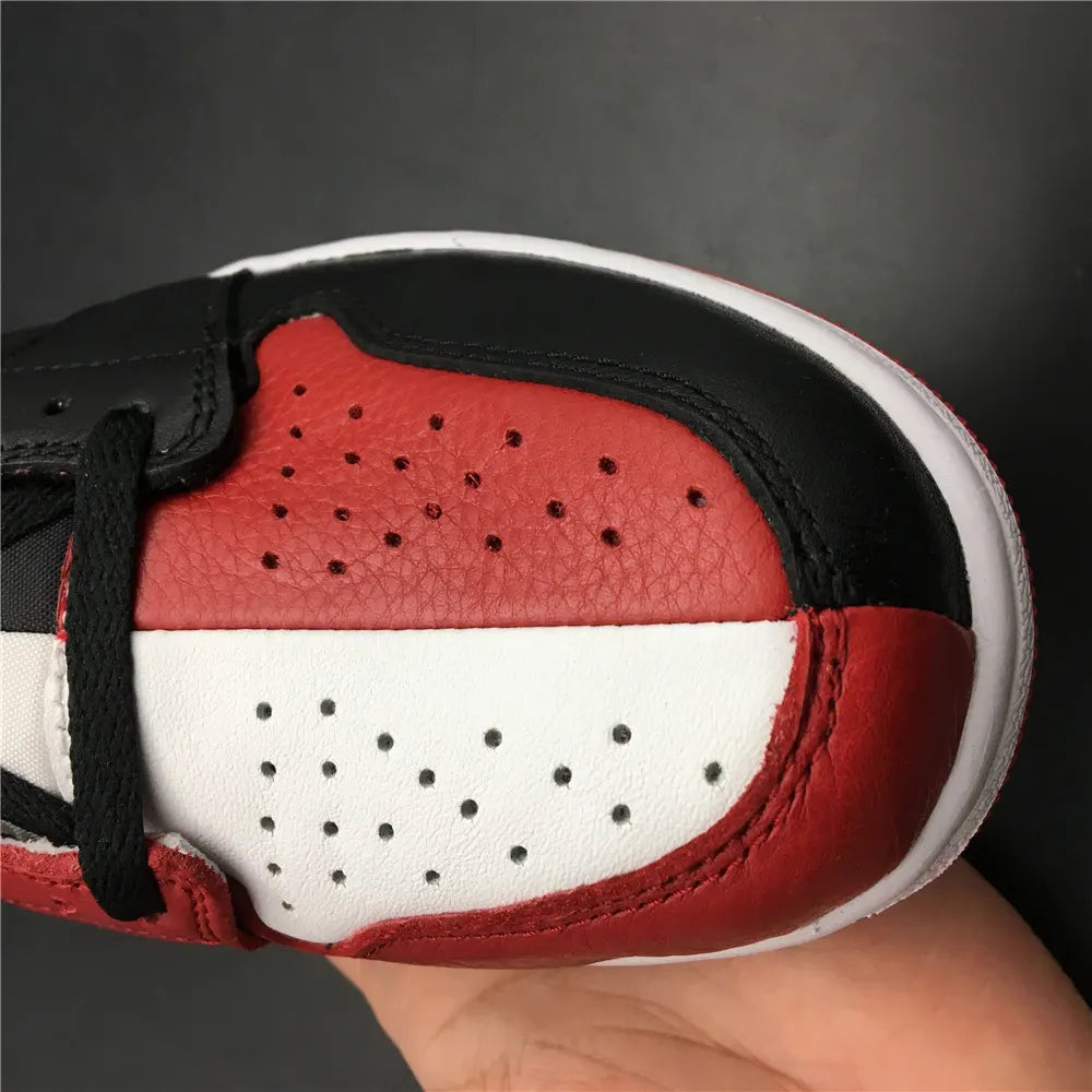 Air Jordan 1 Retro High OG Bred - Hình 13