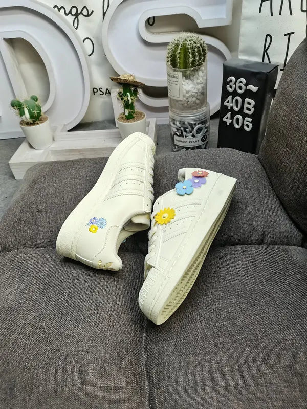 limited Adidas Superstar Dumbo - Hình 58