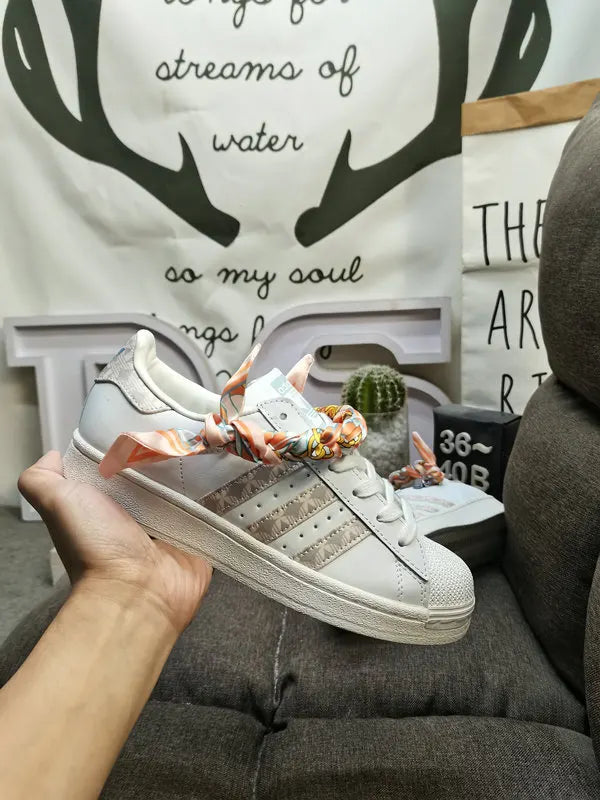 limited Adidas Superstar Dumbo - Hình 103
