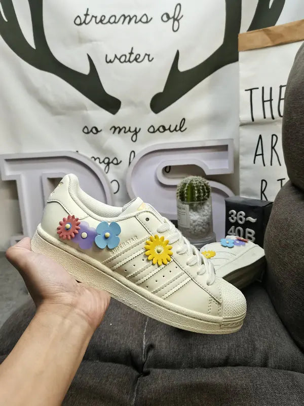 limited Adidas Superstar Dumbo - Hình 59
