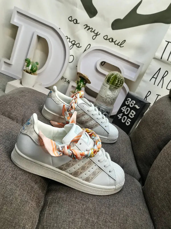 limited Adidas Superstar Dumbo - Hình 99