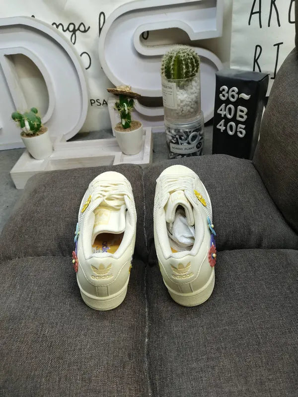 limited Adidas Superstar Dumbo - Hình 56