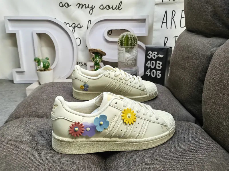 limited Adidas Superstar Dumbo - Hình 53