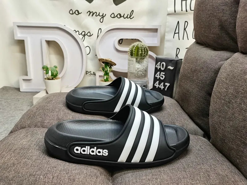 comfort Adidas Adilette Black White